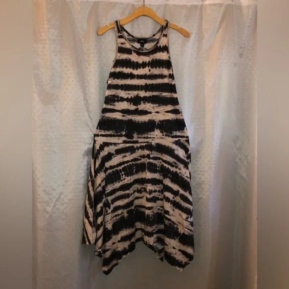 Mossimo Trading tie-dye sundress with uneven hem. Size Medium - Picture 5 of 5